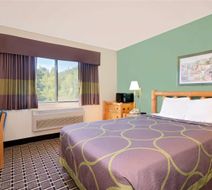 Super 8 Cloquet Room
