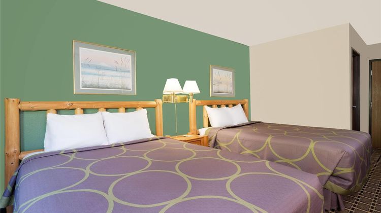 Super 8 Cloquet Room