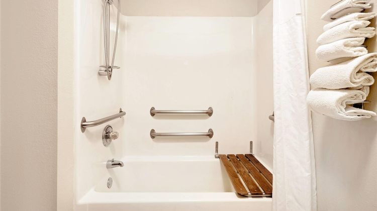 Super 8 Cloquet Room