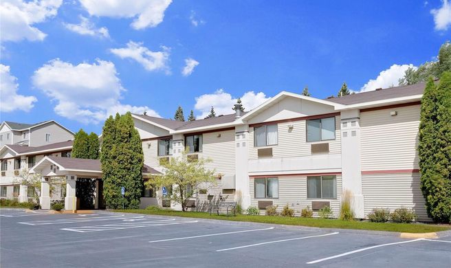Super 8 Cloquet Exterior