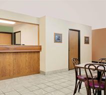 Super 8 Cloquet Lobby