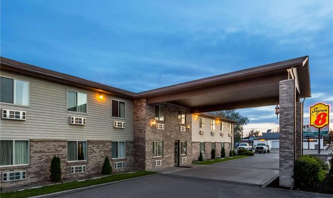 Super 8 Rexburg Exterior