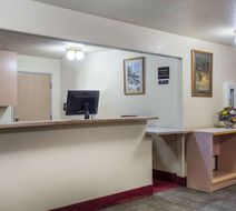 Super 8 Hamilton Lobby
