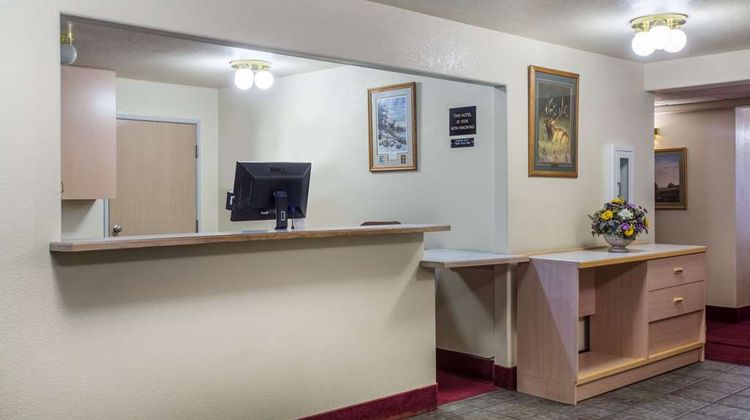Super 8 Hamilton Lobby