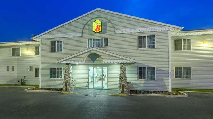 Super 8 Hamilton Exterior