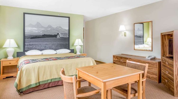 Super 8 Driggs Room