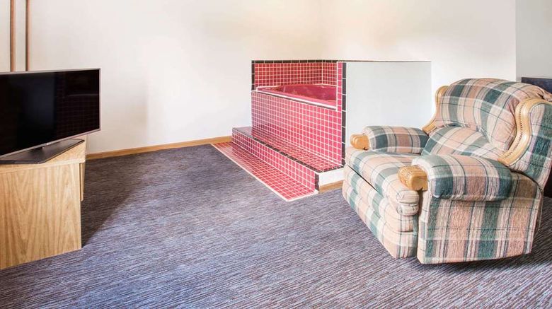 <b>Super 8 Monmouth Suite</b>. Images powered by <a href="https://iceportal.shijigroup.com/" title="IcePortal" target="_blank">IcePortal</a>.