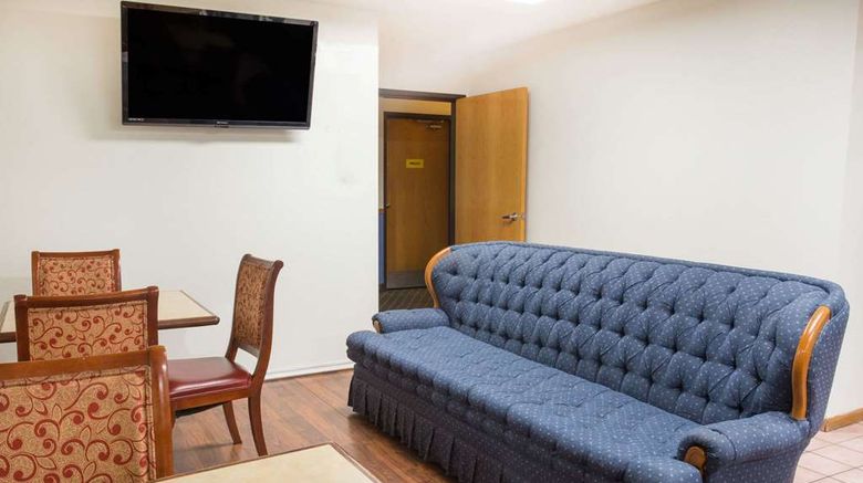 <b>Super 8 Monmouth Lobby</b>. Images powered by <a href="https://iceportal.shijigroup.com/" title="IcePortal" target="_blank">IcePortal</a>.