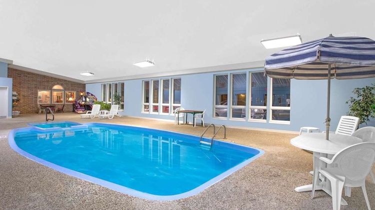 Super 8 Bethany Pool