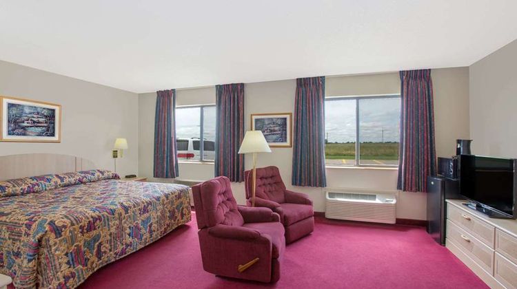 Super 8 Bethany Suite