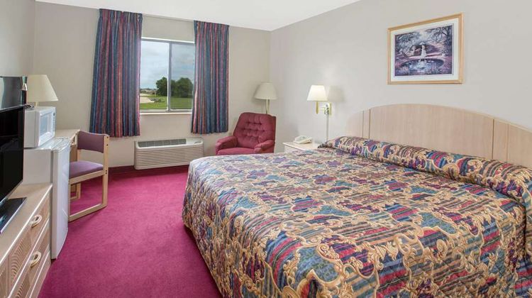 Super 8 Bethany Room