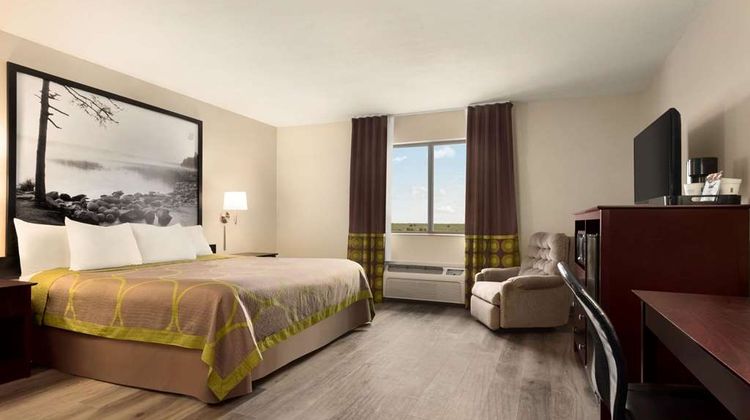 Super 8 Bethany Suite