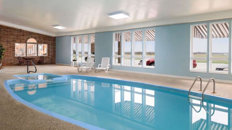 Super 8 Bethany Pool