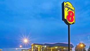 Super 8 Shawnee