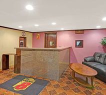 Super 8 Shawnee Lobby