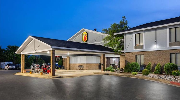 Super 8 Harrison Exterior