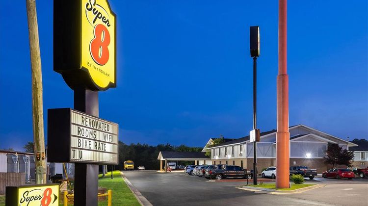 Super 8 Harrison Exterior