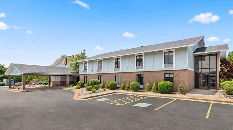 Super 8 Harrison Exterior