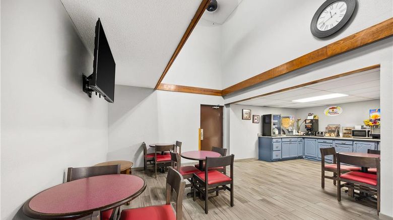 <b>Super 8 Harrison Restaurant</b>. Images powered by <a href="https://iceportal.shijigroup.com/" title="IcePortal" target="_blank">IcePortal</a>.