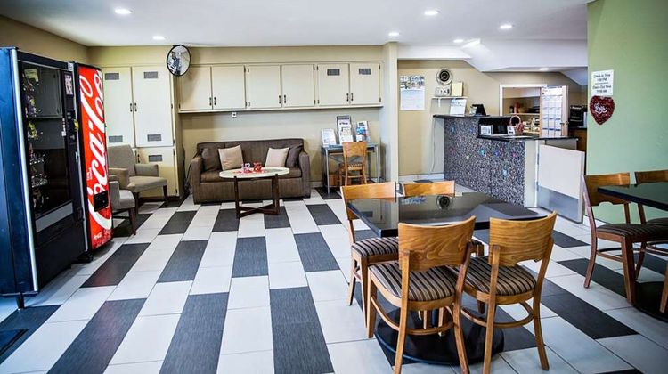 Super 8 Holbrook Lobby