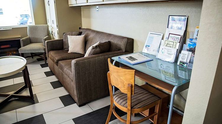 Super 8 Holbrook Lobby