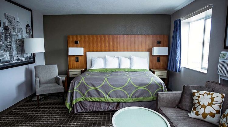 Super 8 Holbrook Room