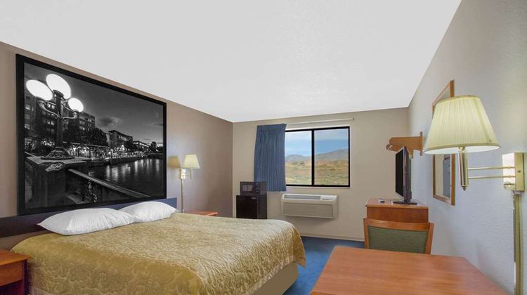 Super 8 Winnemucca Room