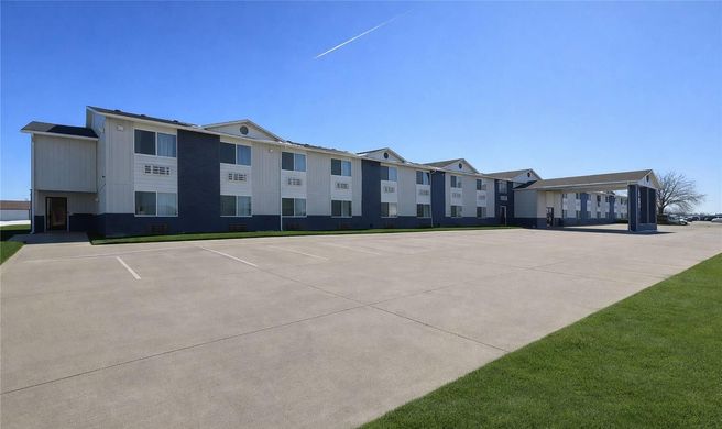 Super 8 Smithville Lake Exterior
