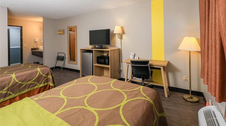 Super 8 Smithville Lake Room