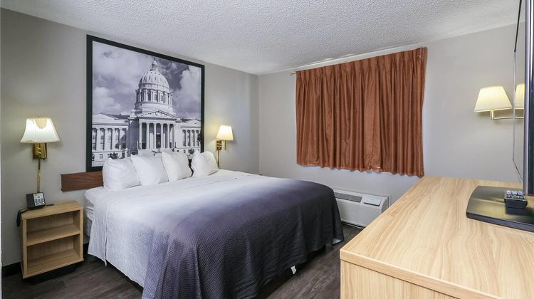 Super 8 Smithville Lake Room