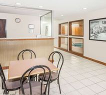 Super 8 Lincoln Lobby