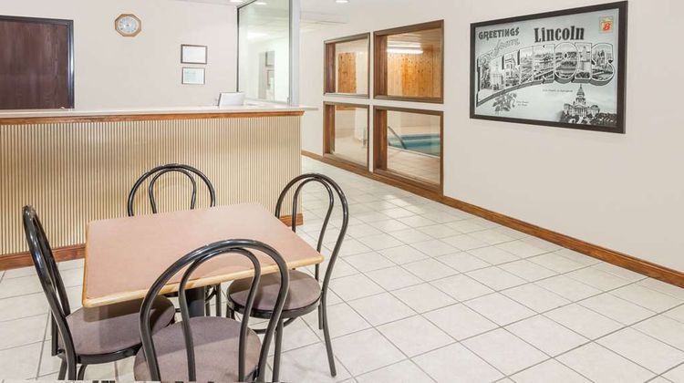 Super 8 Lincoln Lobby