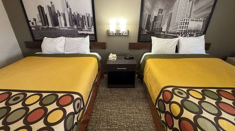 Super 8 Marshall Room
