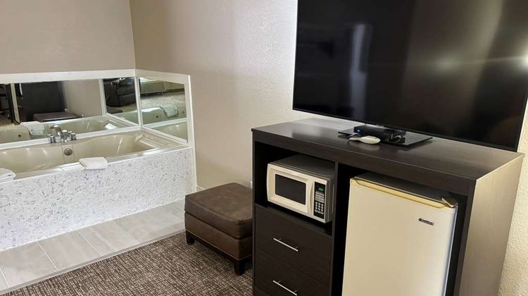 Super 8 Marshall Room