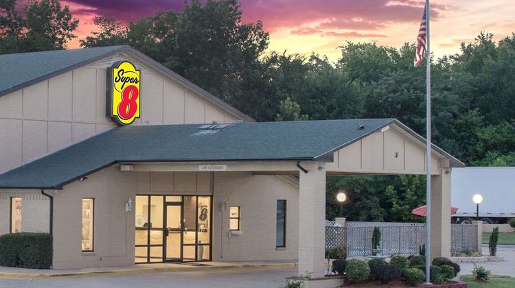 Super 8 Clarksville Exterior