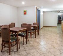 Super 8 Kingman Lobby