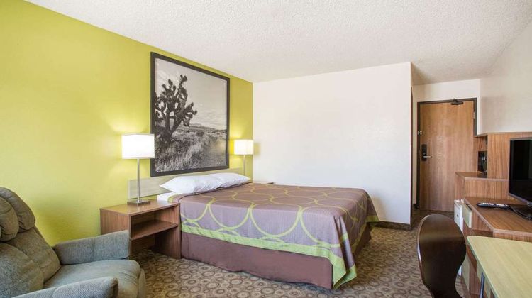 Super 8 Kingman Room