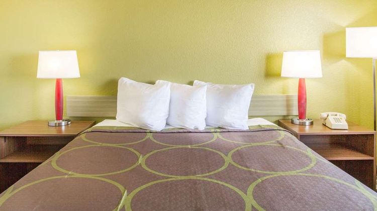 Super 8 Kingman Room