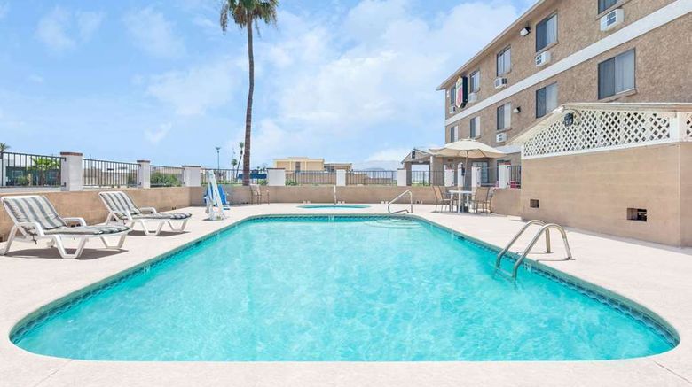<b>Super 8 Lake Havasu City Pool</b>. Images powered by <a href="https://iceportal.shijigroup.com/" title="IcePortal" target="_blank">IcePortal</a>.