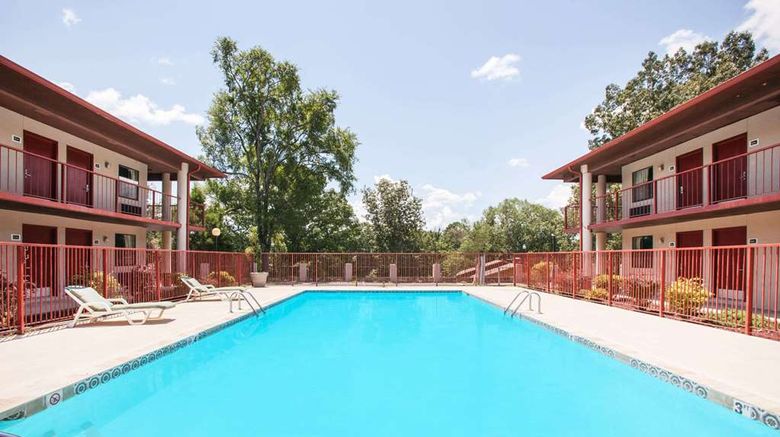 <b>Super 8 Malvern Pool</b>. Images powered by <a href="https://iceportal.shijigroup.com/" title="IcePortal" target="_blank">IcePortal</a>.