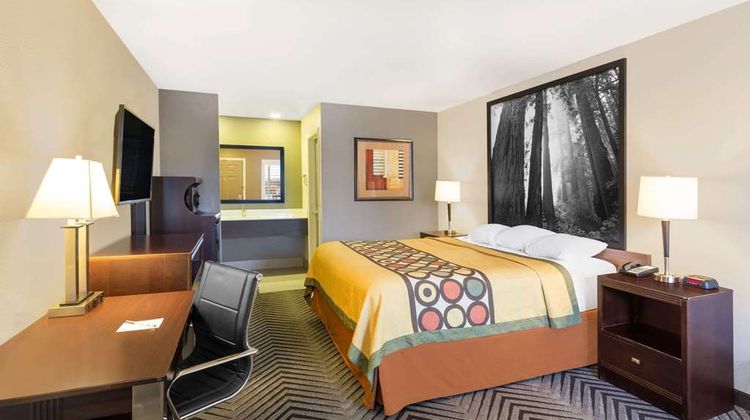 Super 8 by Wyndham Fortuna Room