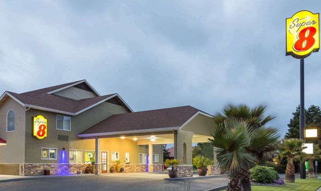 Super 8 by Wyndham Fortuna Exterior