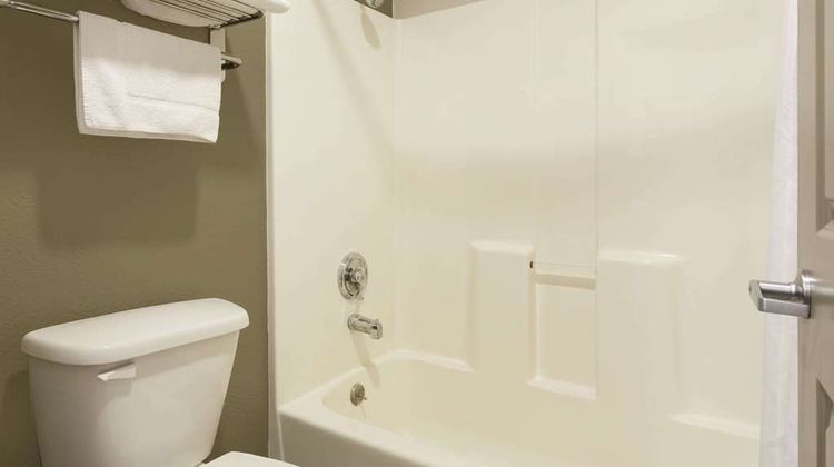 Super 8 by Wyndham Fortuna Room