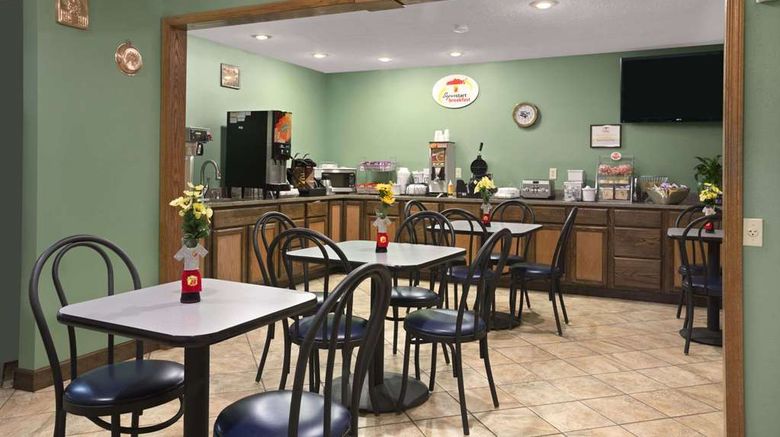<b>Super 8 Russellville Restaurant</b>. Images powered by <a href="https://iceportal.shijigroup.com/" title="IcePortal" target="_blank">IcePortal</a>.