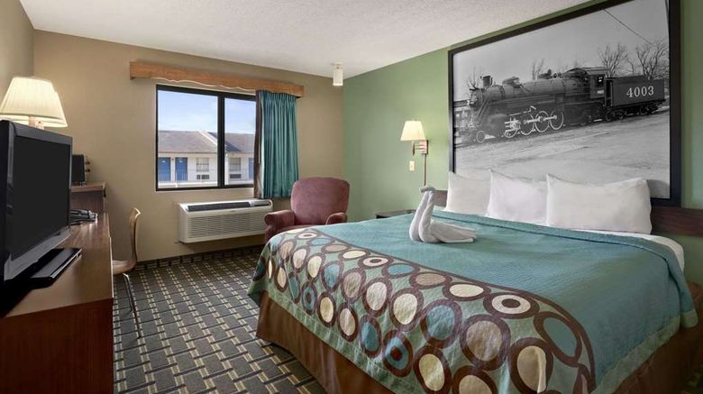 <b>Super 8 Russellville Room</b>. Images powered by <a href="https://iceportal.shijigroup.com/" title="IcePortal" target="_blank">IcePortal</a>.