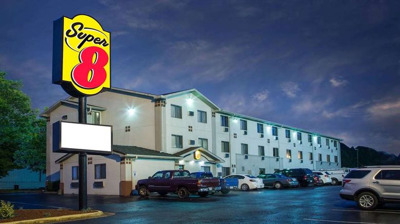 <b>Super 8 Hot Springs Exterior</b>. Images powered by <a href="https://iceportal.shijigroup.com/" title="IcePortal" target="_blank">IcePortal</a>.