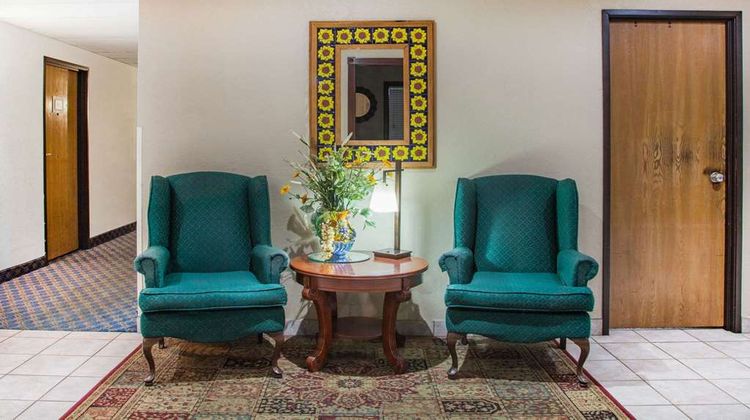 Super 8 Hot Springs Lobby