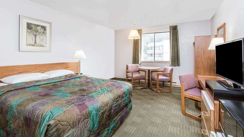 <b>Super 8 Ketchikan Room</b>. Images powered by <a href="https://iceportal.shijigroup.com/" title="IcePortal" target="_blank">IcePortal</a>.