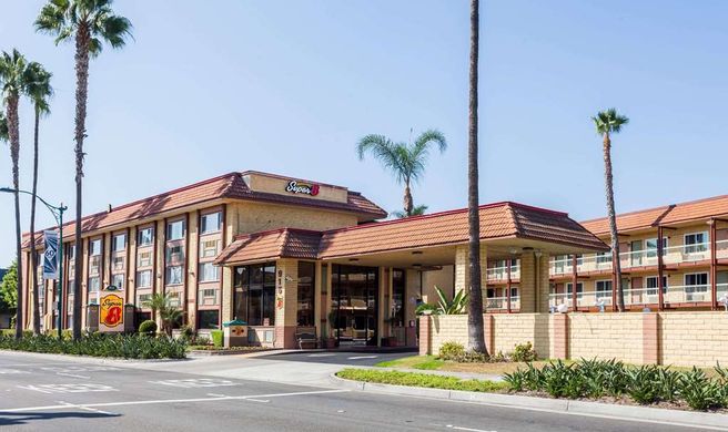 Super 8 Anaheim/Disneyland Drive Exterior