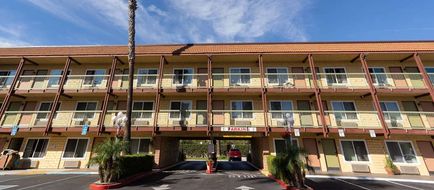 Super 8 Anaheim/Disneyland Drive Exterior